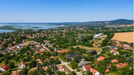 Nem a vízszint, hanem az árszint formálja  a tóparti ingatlanpiacot